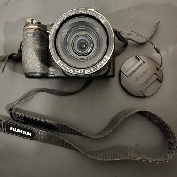 Fujifilm FinePix S Series S3280 Digital Camera
